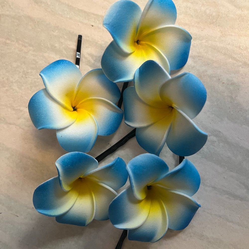 5 Fleurs Hawaienne pour cheveux avec pince. (NEUVE)